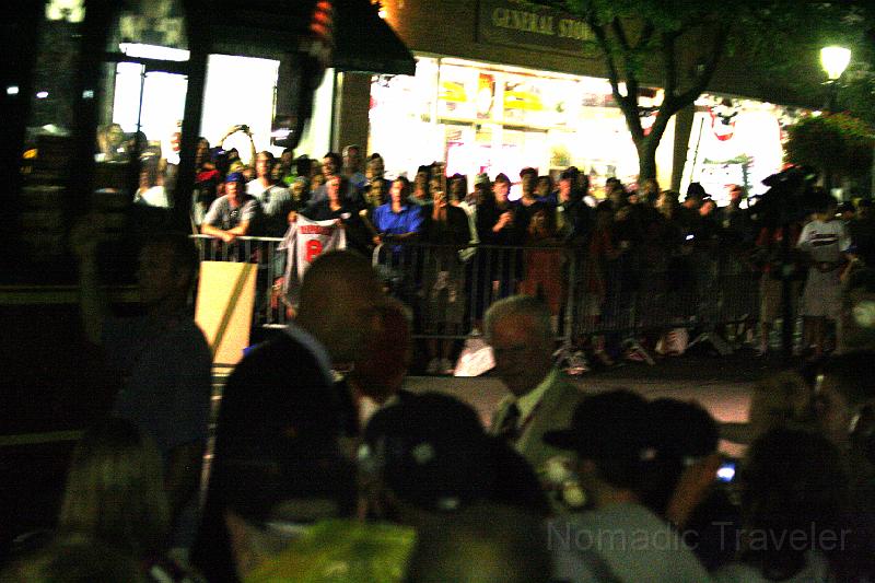 IMG_0243.JPG - Cal characteristically stops to sign autographs. The only one of the Hall of Famers to do so before the dinner!