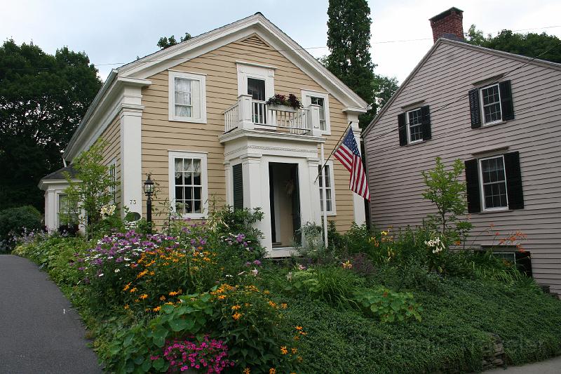 IMG_0261.JPG - Lovely gardens in Cooperstown