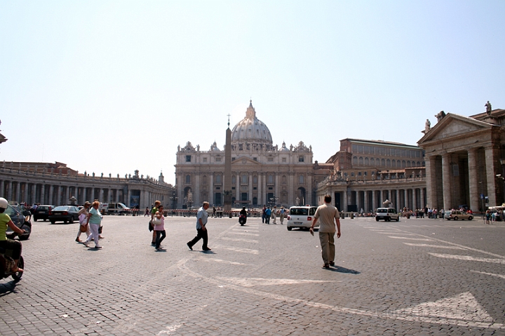 IMG_2926.jpg - Vatican square (circle)