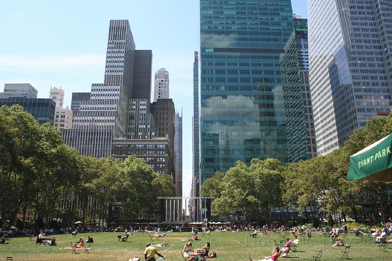 IMG_0037.JPG - Bryant Park in front of the New York Library